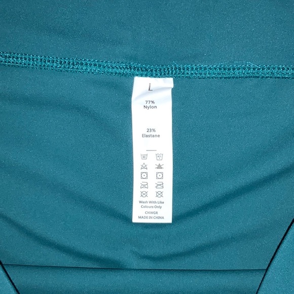 HALARA - NWOT Green Liner Short with Side Pockets (Size Large) - Picture 5 of 8